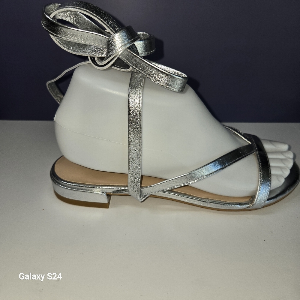 Stuart Weitzman Anita Silver Sandals Size 6 NWOT - Picture 4 of 7